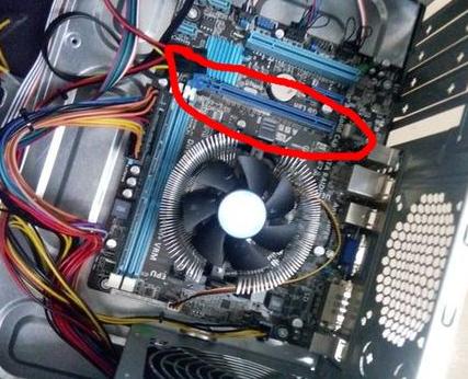 台式电脑显卡藏在主机哪个位置？-图2