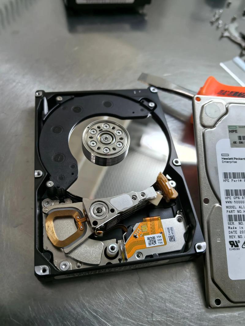 Dell服务器硬盘更换步骤是怎样的?-图1 Dell服务器硬盘更换步骤是怎样的?-图1