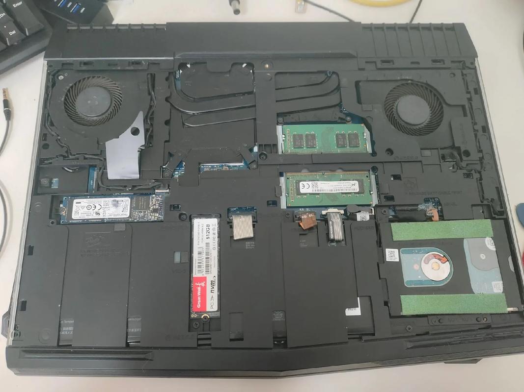 笔记本加装固态硬盘怎么操作？-图1